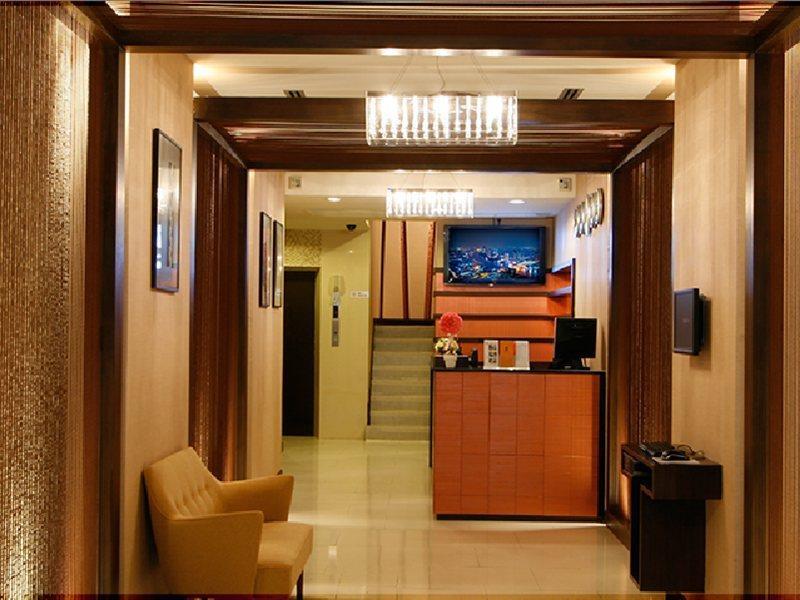 Отель Bally Silom 3*