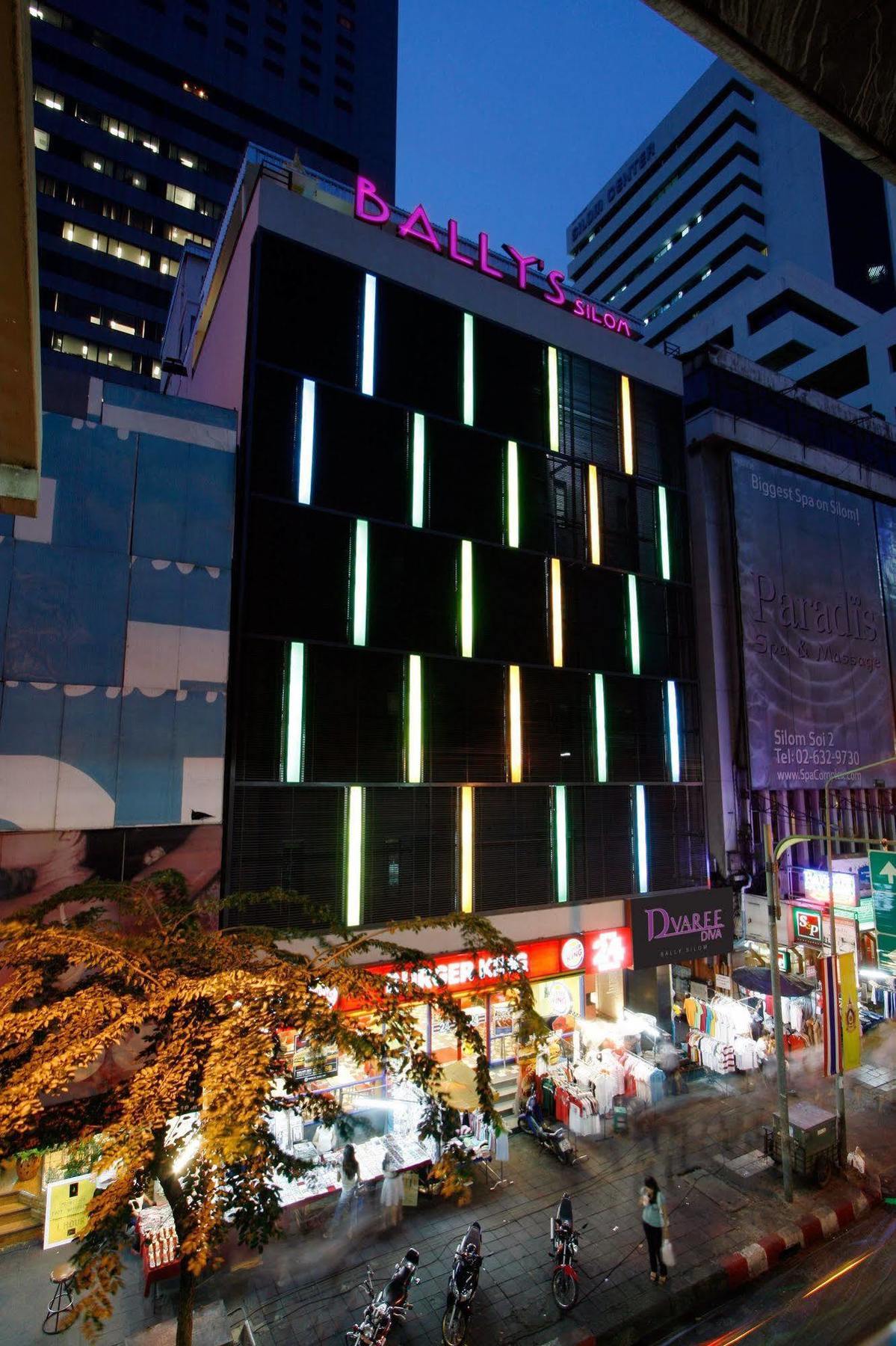 Bally Silom होटल