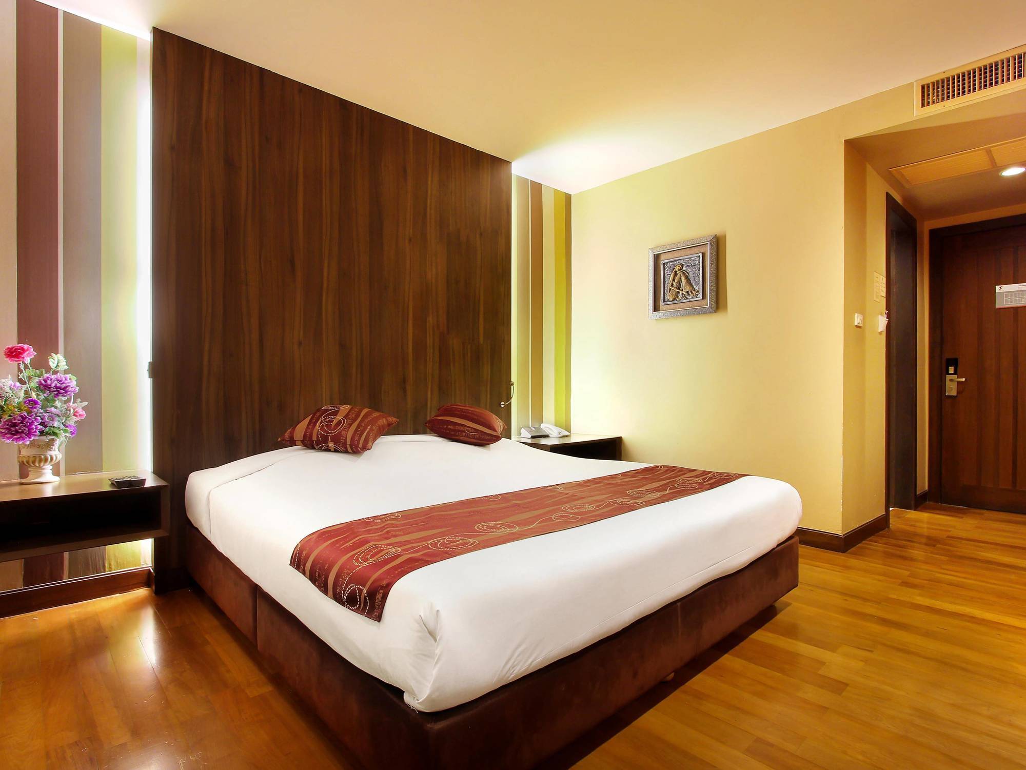 Bally Silom होटल 3*
